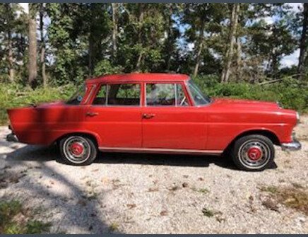 Photo 1 for 1967 Mercedes-Benz 200