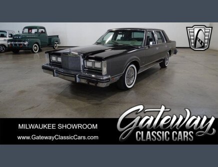 Photo 1 for 1984 Lincoln Town Car