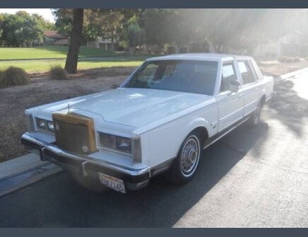 Photo 1 for 1984 Lincoln Town Car