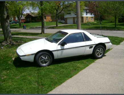 Photo 1 for 1984 Pontiac Fiero SE for Sale by Owner
