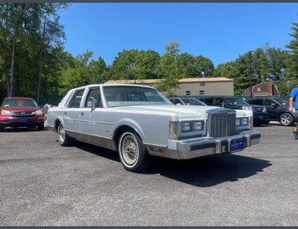 Photo 1 for 1985 Lincoln Town Car