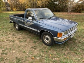 1988 Toyota Pickup 2WD Regular Cab Deluxe