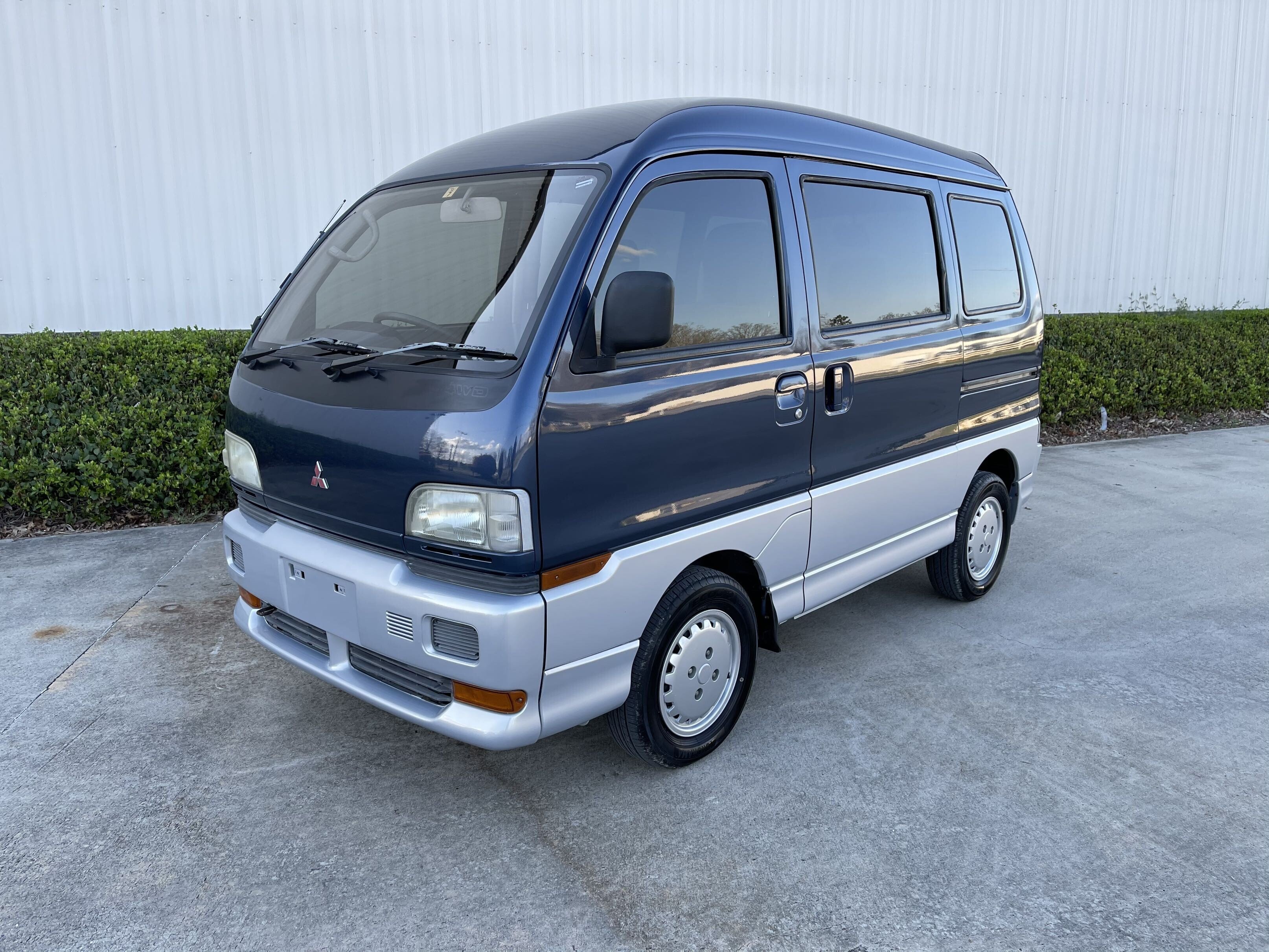 mitsubishi minivan for sale