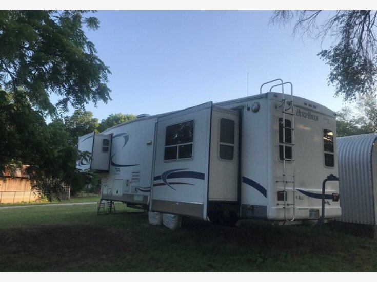 2005 NuWa Hitchhiker for sale near Woodland Hills, California 91364 2005 Hitchhiker 5th Wheel For Sale
