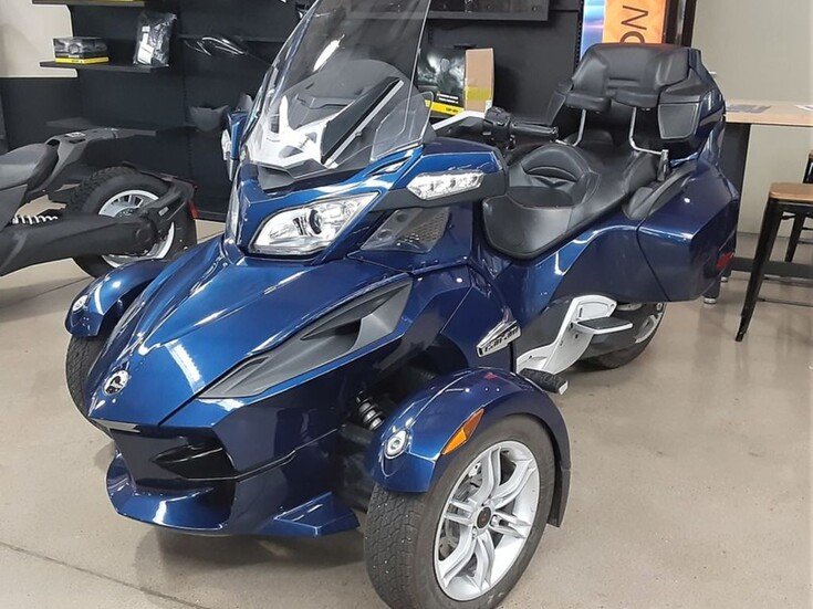 Thumbnail Photo undefined for 2011 Can-Am Spyder RT Audio And Convenience