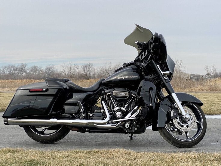 Thumbnail Photo undefined for 2017 Harley-Davidson CVO Street Glide
