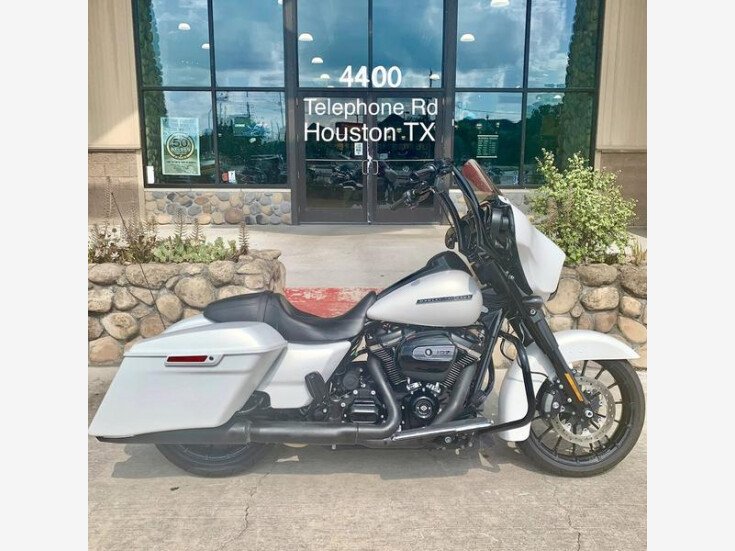 Thumbnail Photo undefined for 2018 Harley-Davidson Touring Street Glide Special