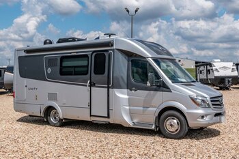 2018 Leisure Travel Vans Unity
