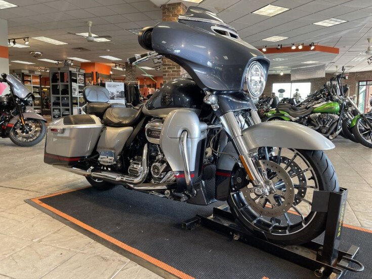 Thumbnail Photo undefined for 2019 Harley-Davidson CVO Street Glide