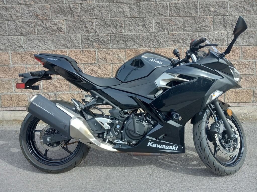Kawasaki Motorrock giới thiệu Ninja 400 ABS 2019 Limited Edition