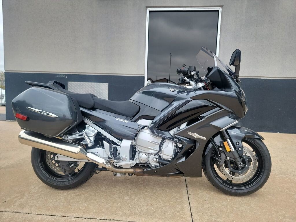 2020 store yamaha fjr1300es