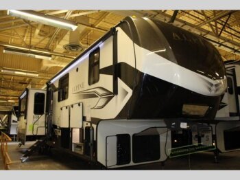 New 2022 Keystone Alpine 3910RK