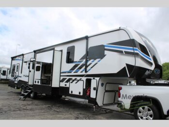 New 2022 Keystone Fuzion
