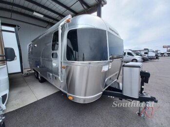 New 2023 Airstream Flying Cloud