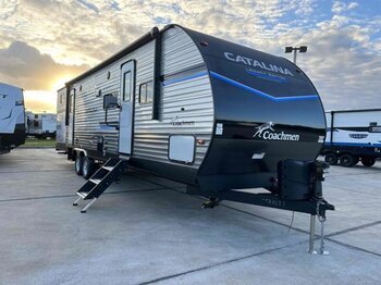 New 2023 Coachmen Catalina Legacy Edition 323BHDSCK