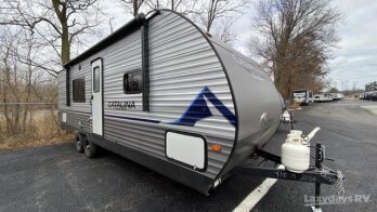 New 2023 Coachmen Catalina 261BH