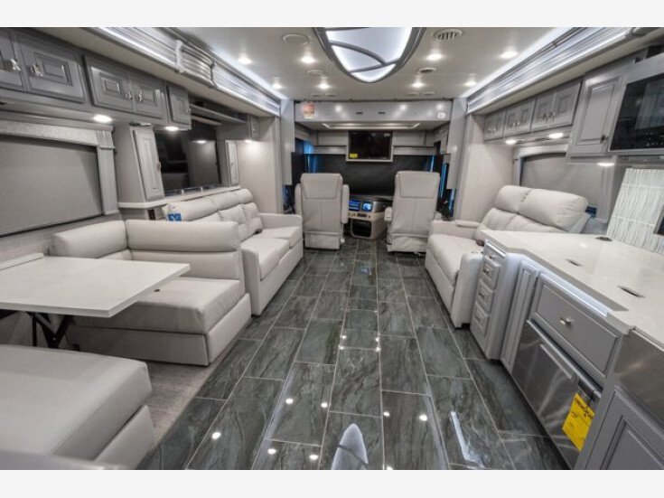 Thumbnail Photo undefined for New 2023 Fleetwood Discovery 40M