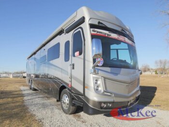 New 2023 Fleetwood Discovery
