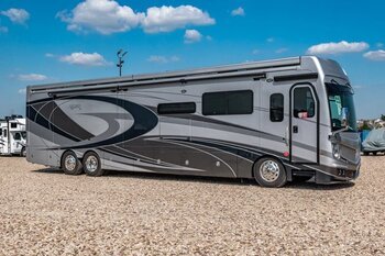 New 2023 Fleetwood Discovery 44B