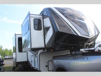 New 2023 Grand Design Momentum