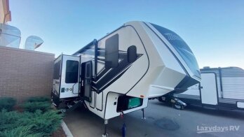 New 2023 Grand Design Momentum