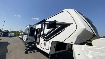 New 2023 Grand Design Momentum