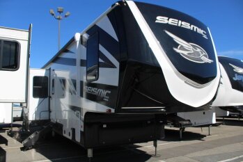New 2023 JAYCO Seismic