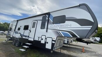 New 2023 Keystone Carbon 338