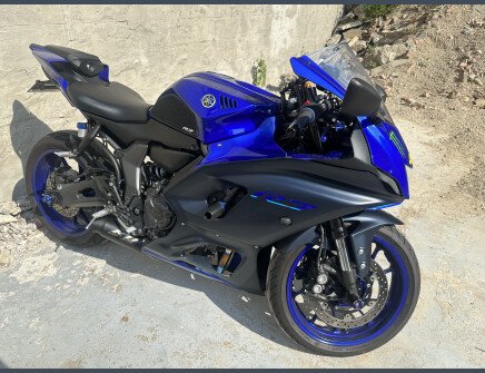 Photo 1 for 2023 Yamaha YZF-R7 for Sale by Owner