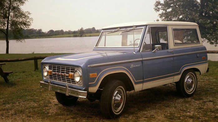 1973 Ford Bronco in blue.