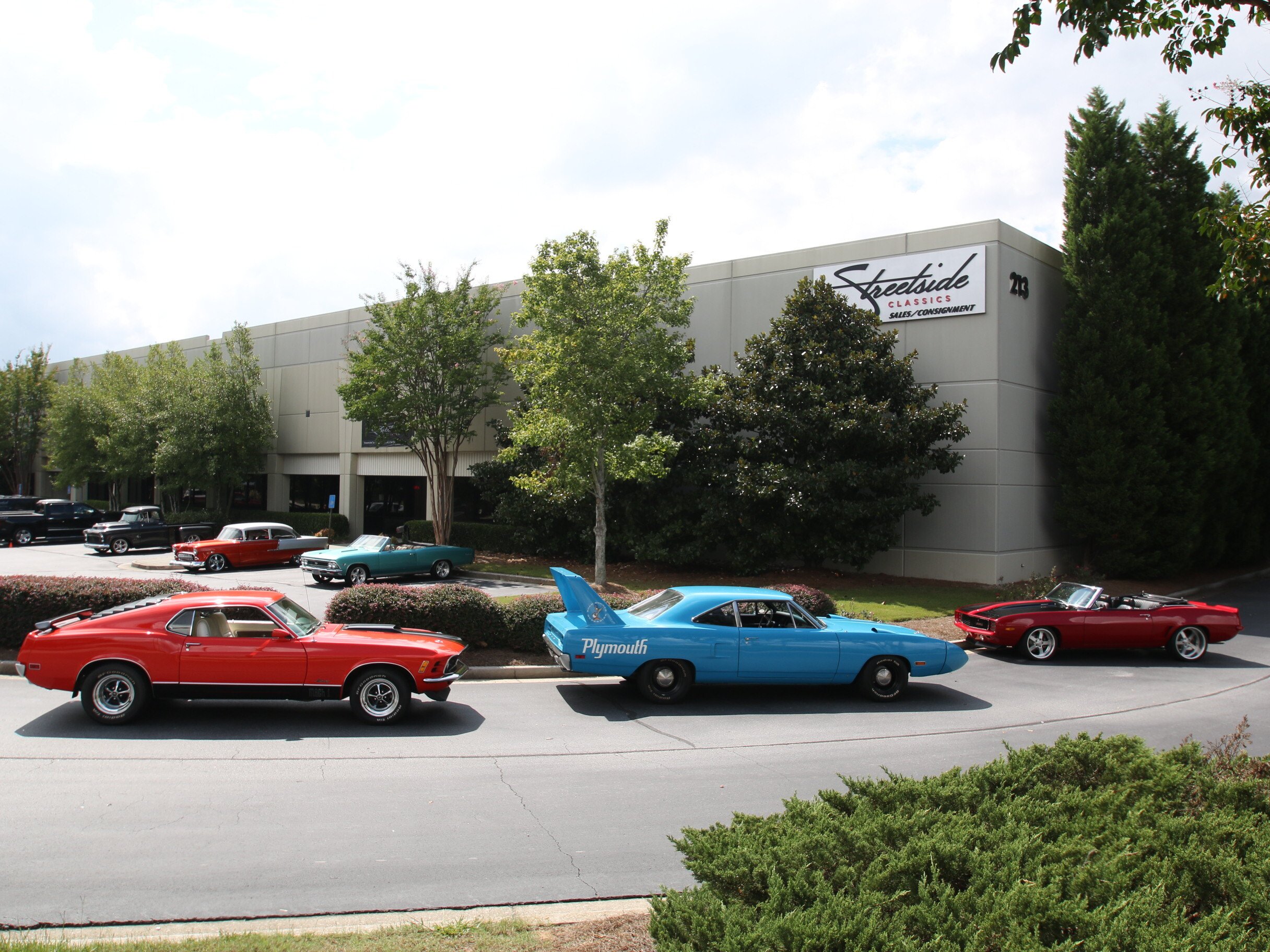 Streetside Classics Atlanta Classic Car dealer in Lithia