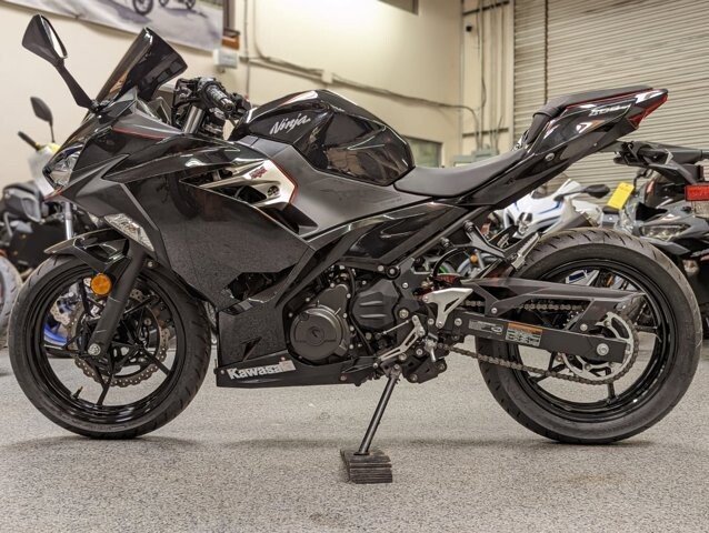 2019-Kawasaki-Ninja-400